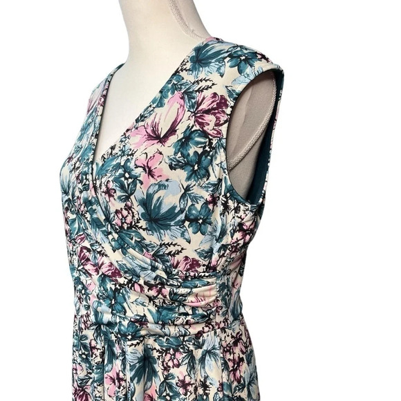 Le Lis Sleeveless V-Neck Floral Dress with Side Ruching Size XX-Large - Picture 4 of 9